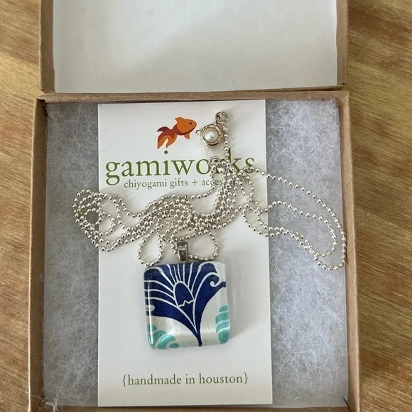 glass tile and Japanese chiyogami pendant necklace - Picture 3 of 7